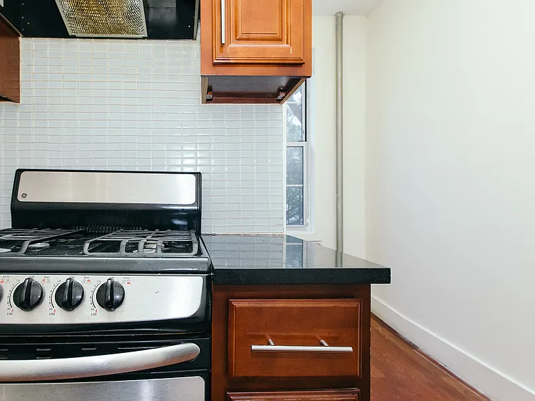 117 S 4th St #13 — Photo 4