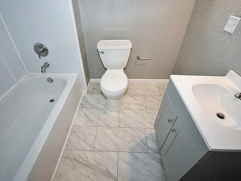494 8th St #2 — Photo 5