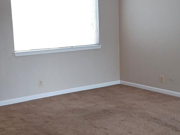 3rd image of 195 Nob Hill Ter APT 1