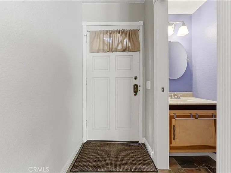 539 Wayland Ct — Photo 3