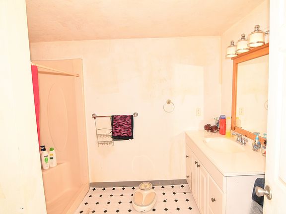 4th image of 104 Cushing St NW