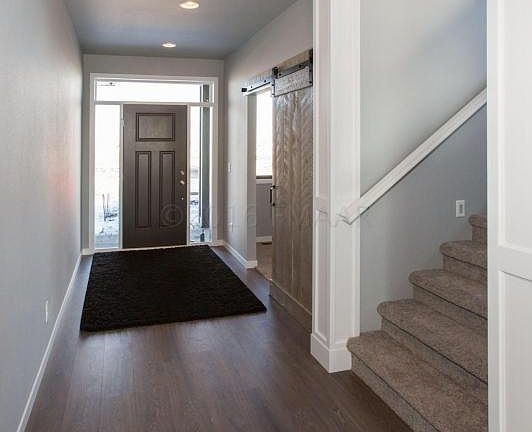 4th image of 1081 Larkin Ln W