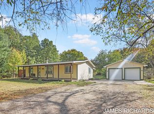 5775 E Pontaluna Rd, Fruitport, MI 49415