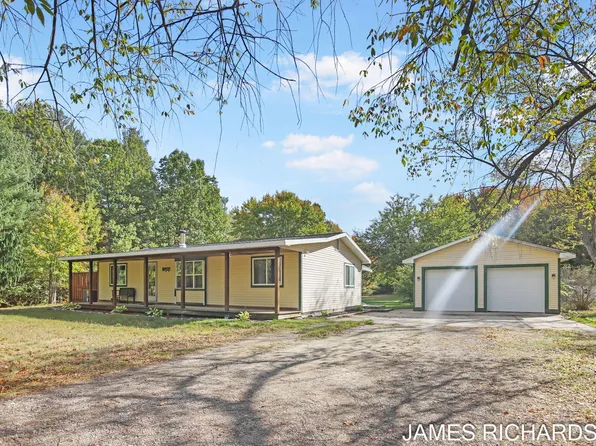 5775 E Pontaluna Rd, Fruitport, MI 49415