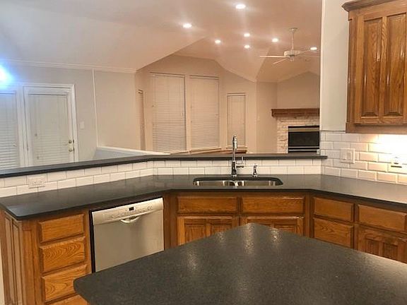 5th image of 815 Glen Abbey Dr