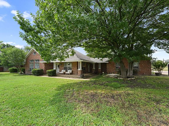 3rd image of 302 Thorntree Dr