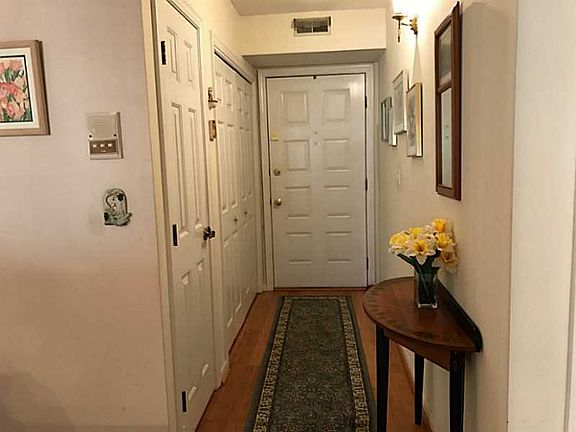 4th image of 650 E Greenwich Ave APT 3-402