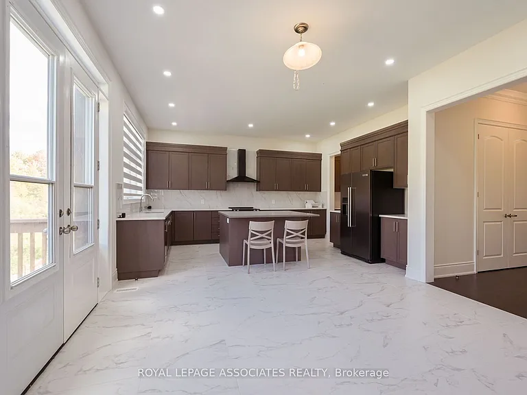 55 Raspberry Ridge Ave — Photo 12