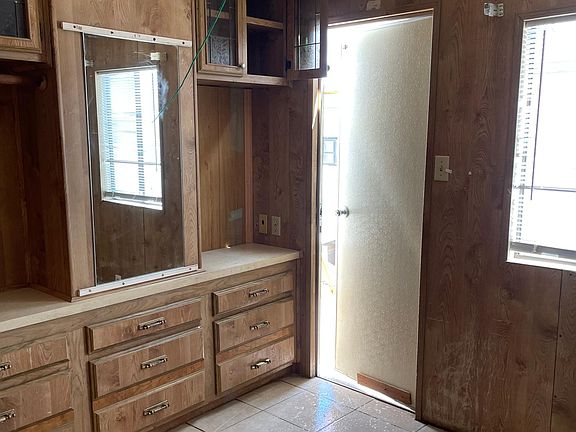 5th image of 5755 S Fontana Ave #15