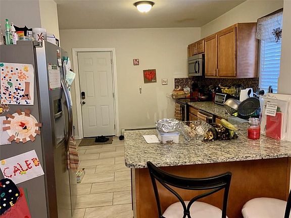 3rd image of 140 Babcock St