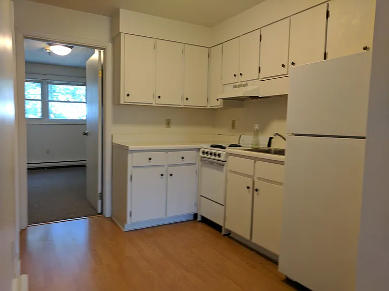 328 College St — Photo 18