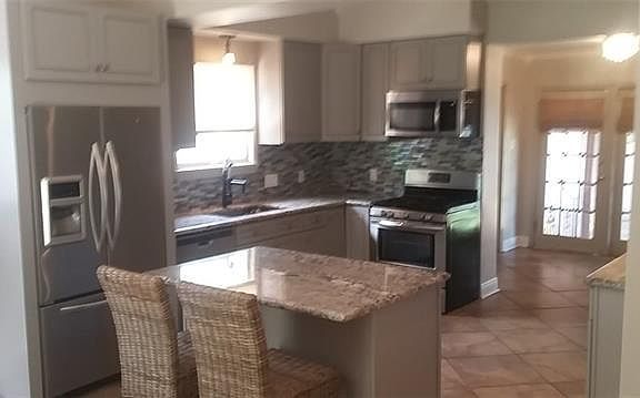 3rd image of 1619 Charlton Dr