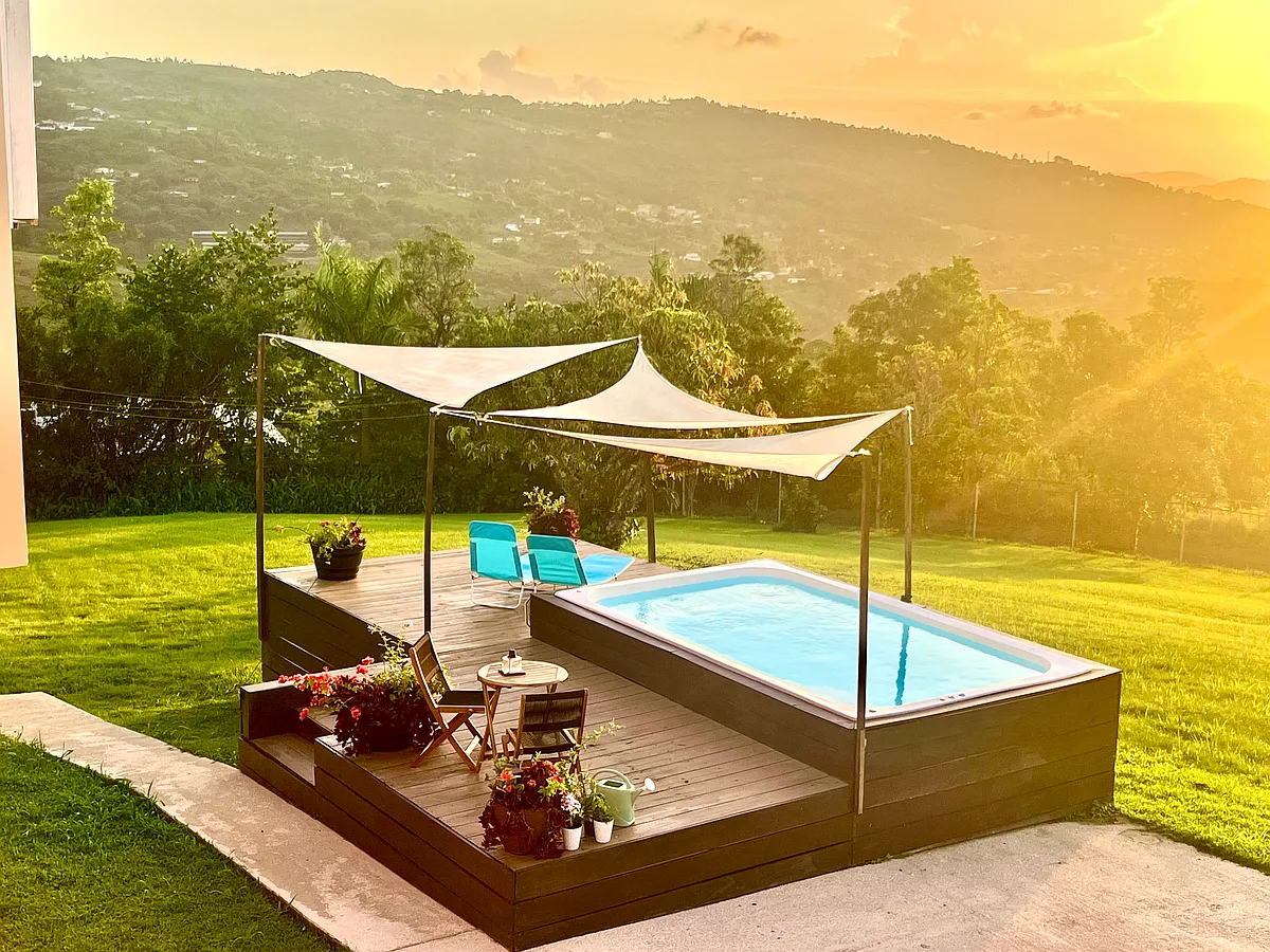 Plunge pool with seating for 9 & endless sunset views. - 186 Route 16.8