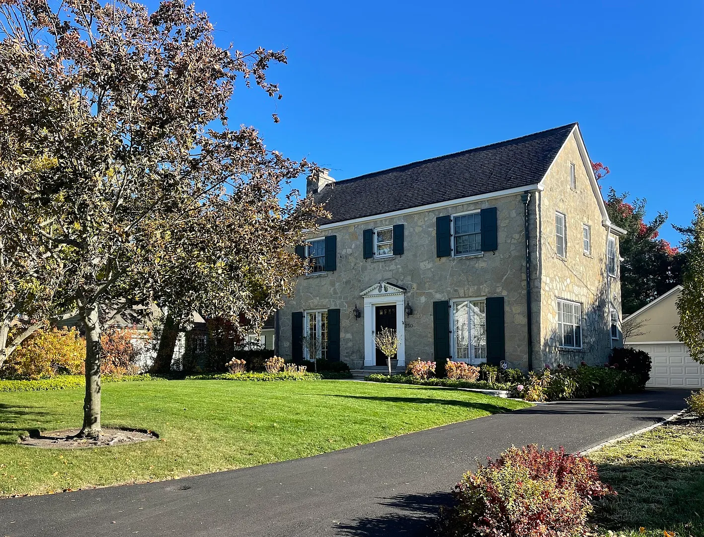 250 Dennis Ln photo 1
