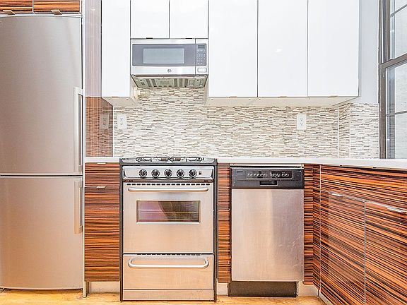 4th image of 897 Saint Johns Pl #2B