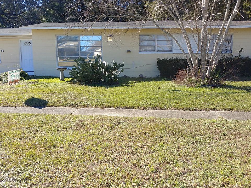1st image of 17 Fountain Abbey Dr
