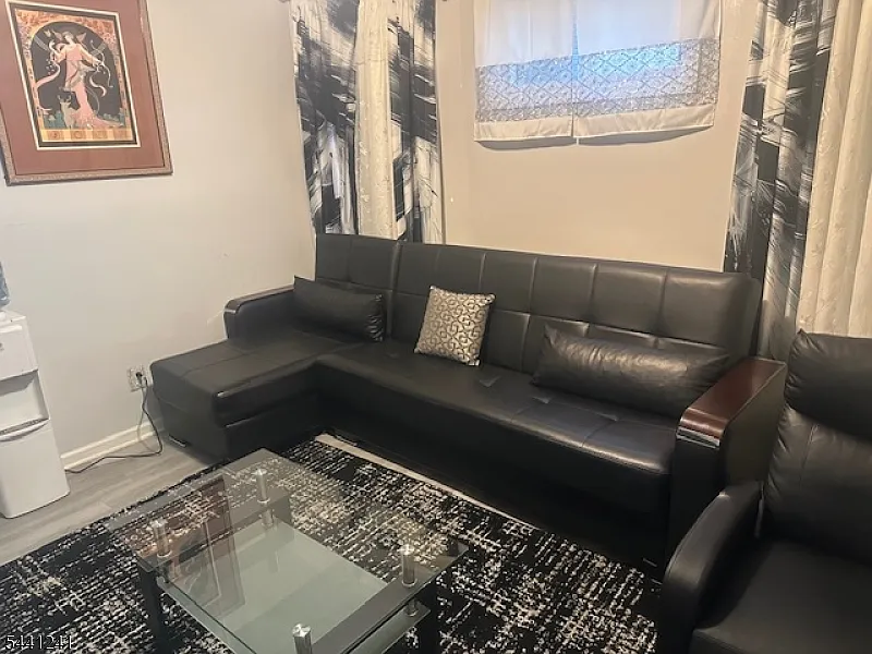 3 bed, 1.0 bath, $3,000 — Photo 3