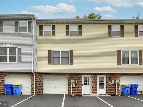 16 Pine Dr, Manchester, PA 17345