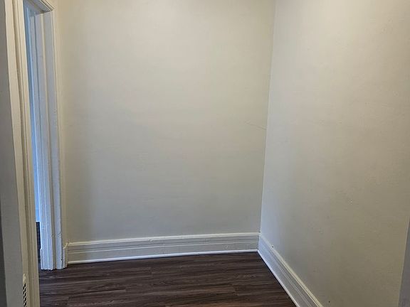 4th image of 901-903 E Milwaukee St #901