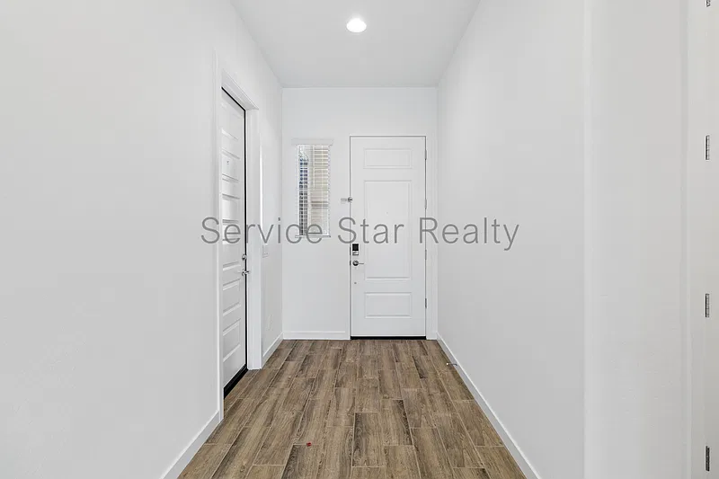 5 bed, 4.0 bath, 3200 sqft, $3,200 — Photo 4