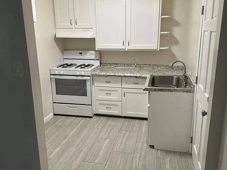 15707 Longworth Ave — Photo 20
