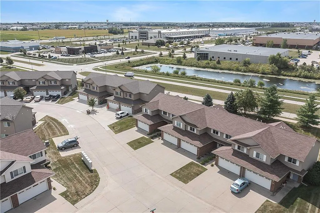 Building Photo - 937 SE 10th Ln