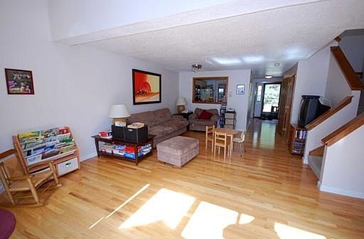4th image of 12 Hawthorne Vlg APT C