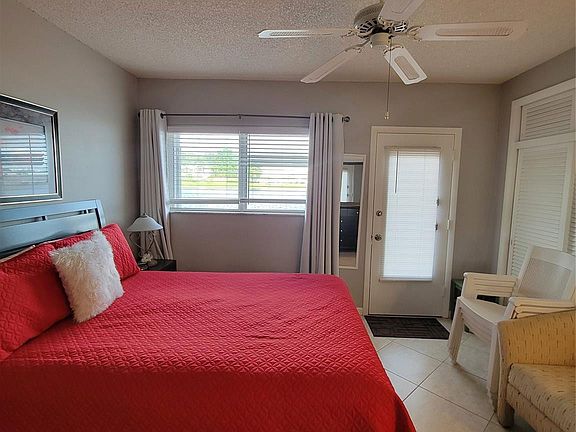 3rd image of 901 SW 11th Avenue #H6