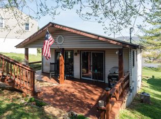 860 Fairfax Ave, Waynesboro, VA 22980