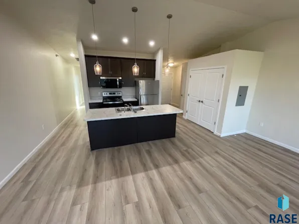 9308 W 32nd St #2, Sioux Falls, SD 57106