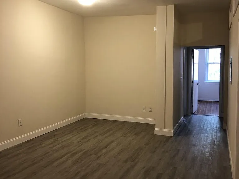 19 Aberdeen St #4 — Photo 3