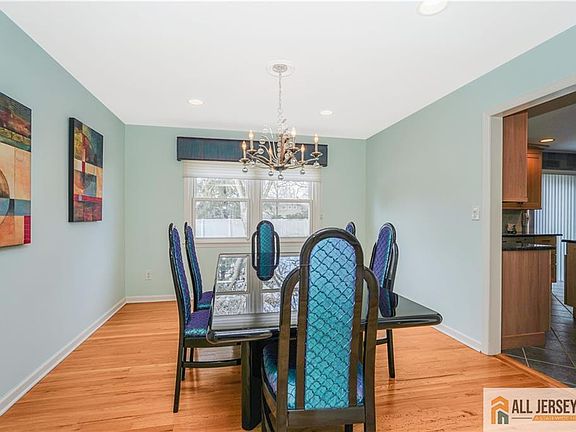 5th image of 9 Alexander Rd