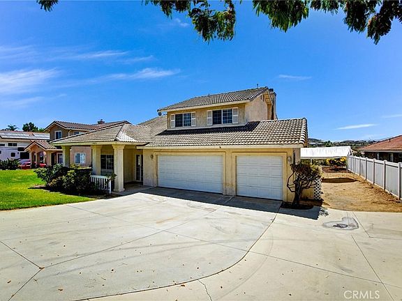 3rd image of 14035 Moonridge Dr