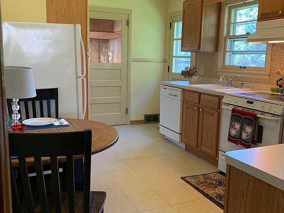 4th image of 304 N 10th St