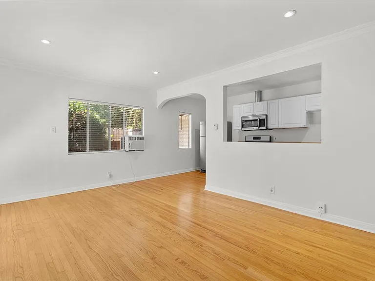 1901 Griffith Park Blvd #1901 — Photo 5