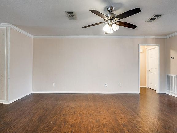 4th image of 2711 Livingston Dr