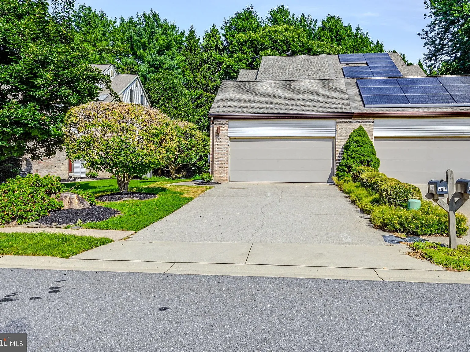 3 bed, 2.5 bath, 2152 sqft, $2,650 — Photo 2