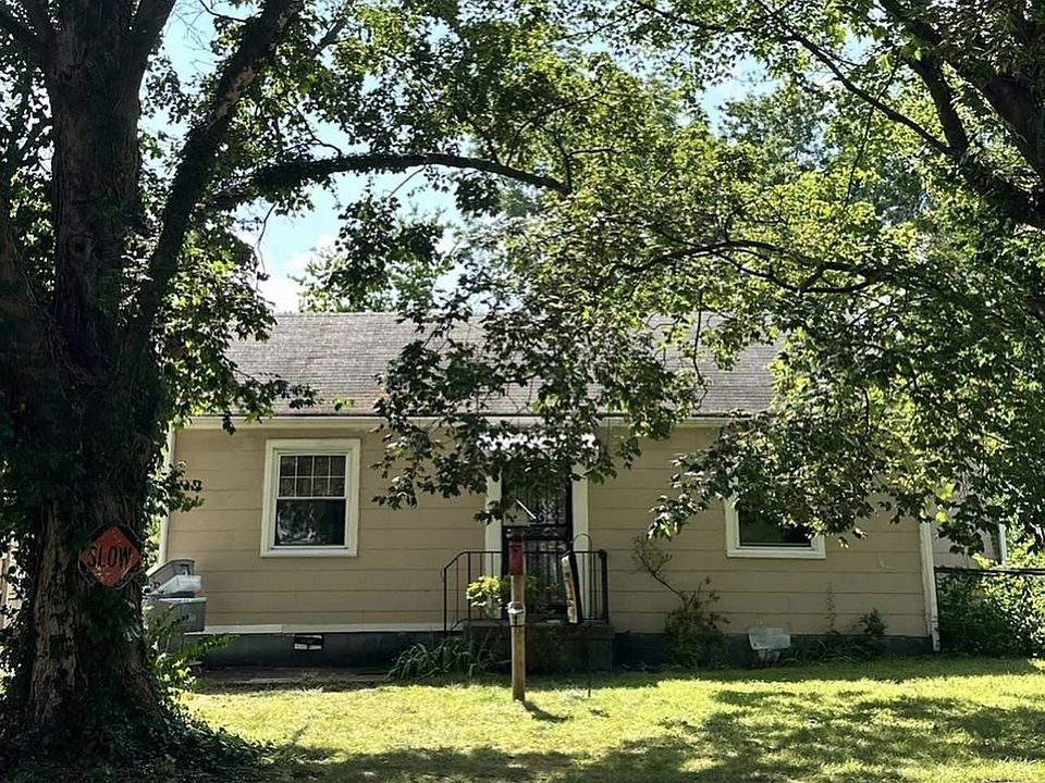 1st image of 1104 Matthews Pl