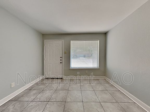3rd image of 9421 Edgecreek Dr