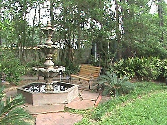 foubtain sitting area