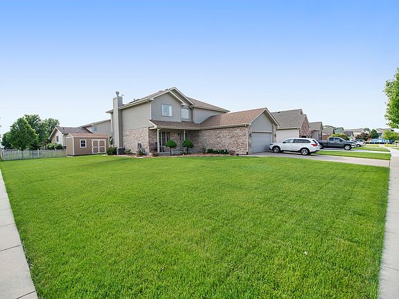 3rd image of 805 Wildwood Dr