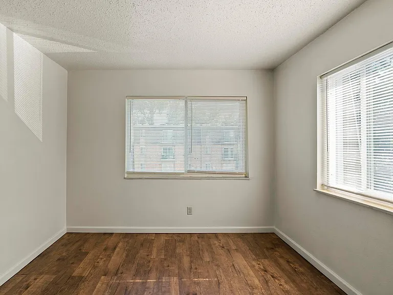 Westport Crossing Apartments — Photo 45