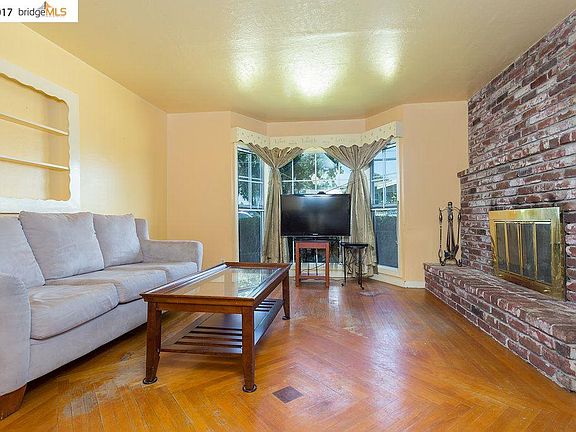 4th image of 625 W 11th St