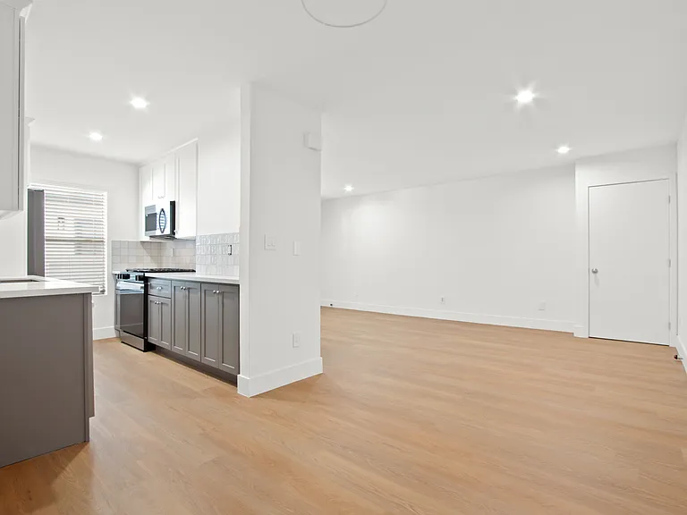 11737 Courtleigh Dr. — Photo 23