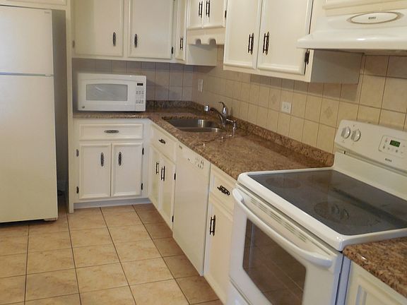 5th image of 901 Center St Unit 304
