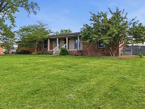 3rd image of 111 Pin Oak Dr