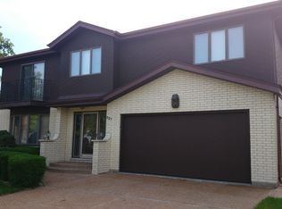 327 Terry Ln, Bloomingdale, IL 60108