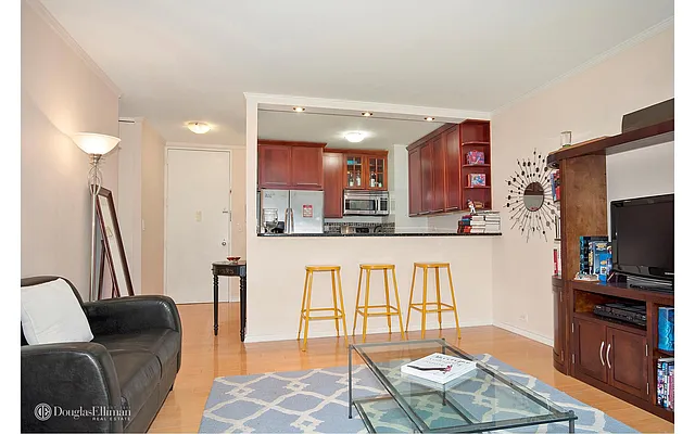 Rented by Douglas Elliman | media 19