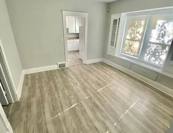 5th image of 2231 W 105th St Unit 2