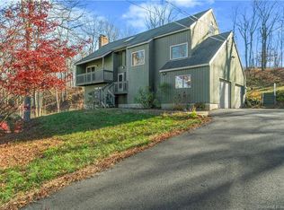 18 Farview Dr, Branford, CT 06405